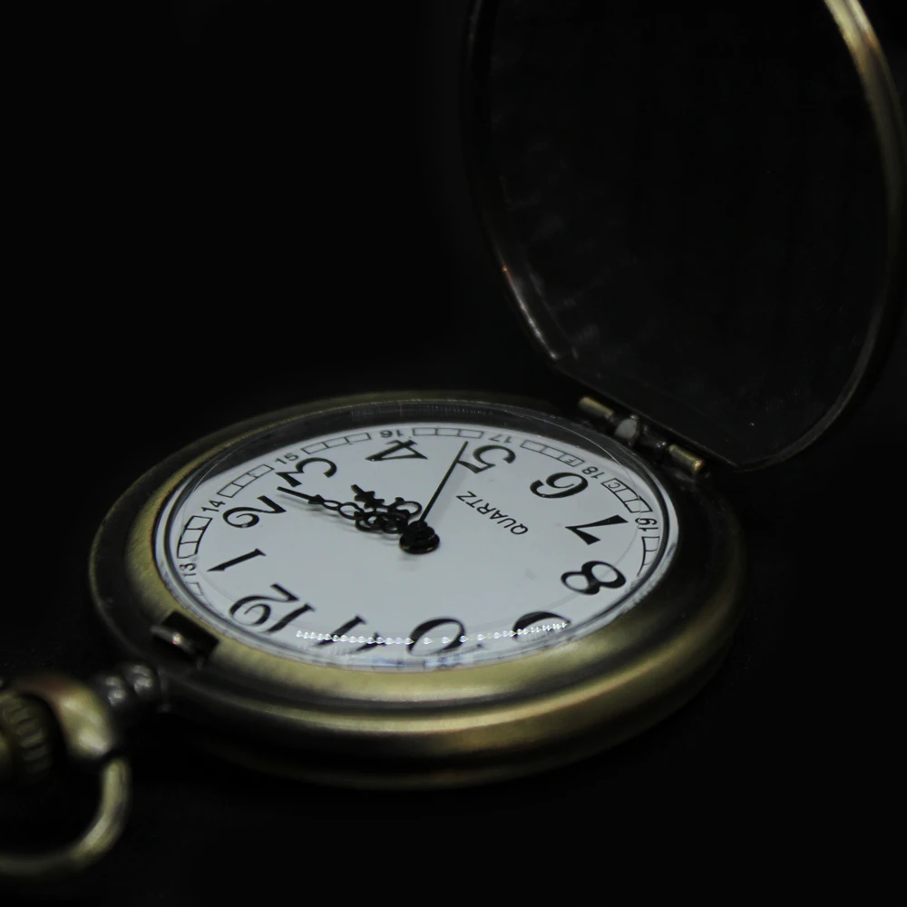 Bronzene Taschenuhr mit Kette - Klassisch